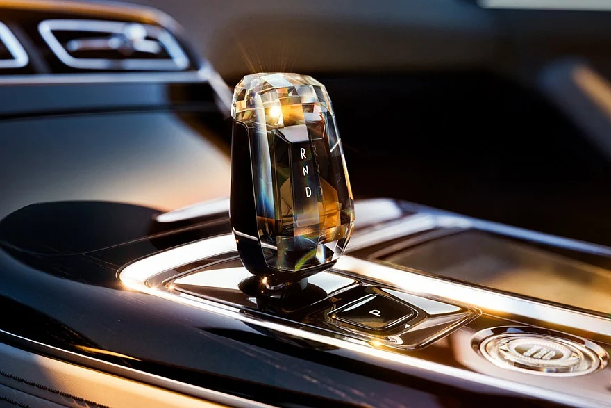 Гибрид Geely Boyue L i-HEV