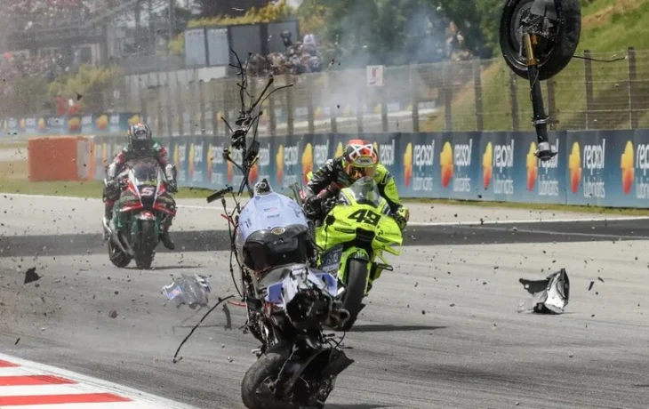 Гонщикам MotoGP пора взять пример с Ф1. Жесть в Барселоне &ndash; это последняя капля