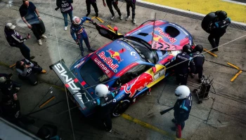 Команда Mercedes выпустила заявление в связи с дисквалификацией Ферстаппена на Нордшляйфе