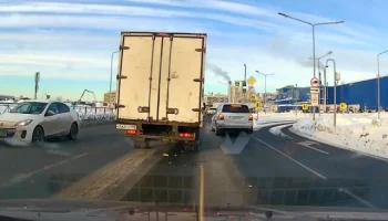  ДТП под Петербургом: водитель &laquo;Мерседеса&raquo; подлез под &laquo;Газель&raquo;