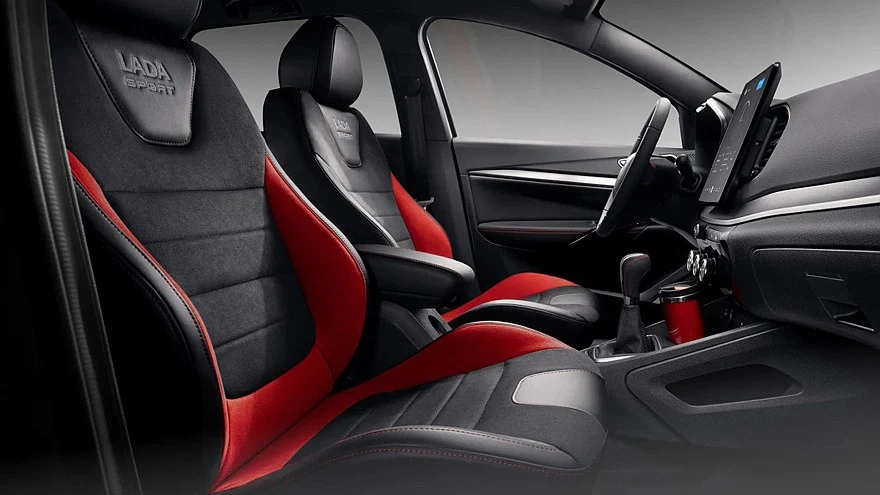 На фото: салон Lada Vesta Sport
