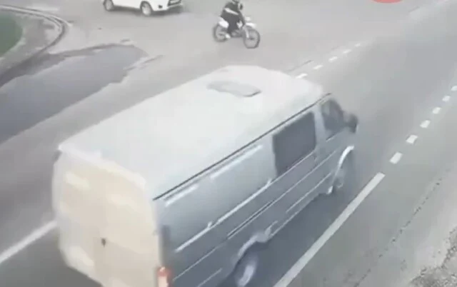  16-летний подросток на питбайке столкнулся с Газелью в Подмосковье