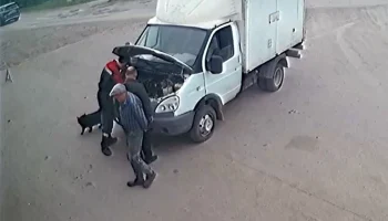 	Момент ДТП в Волжском: водитель «Опеля» не справился с управлением и врезался в «Газель»
