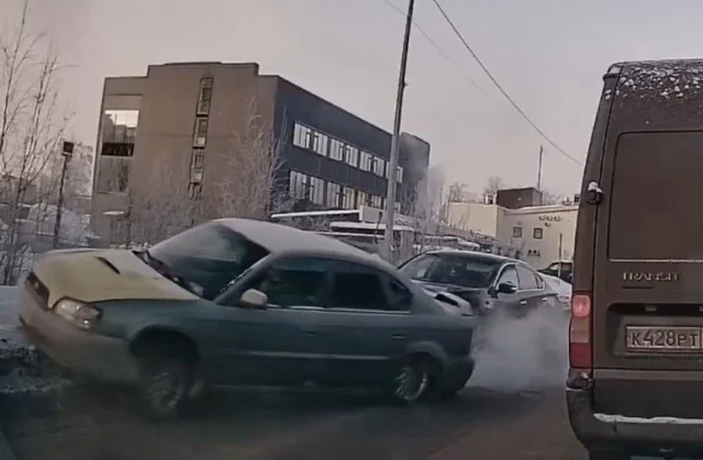  Авария в Буграх: Subaru выезжал со второстепенной и не пропустил Nissan