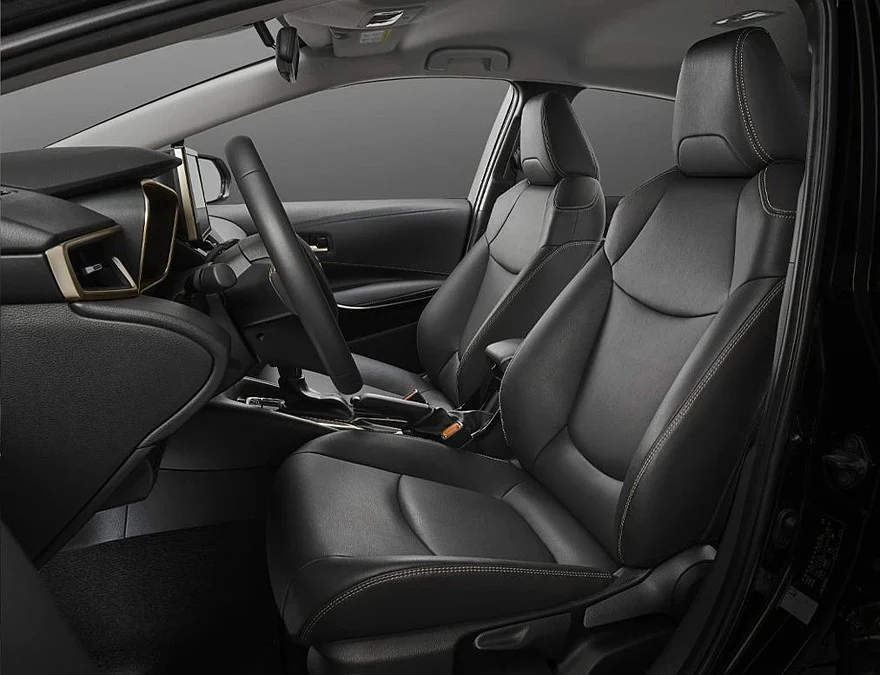 На фото: салон Toyota Corolla Altis the 60th