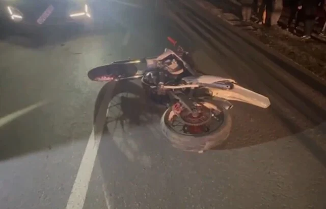  Момент ДТП в Новокузнецке: водитель «Газели» при повороте налево не уступил дорогу питбайку