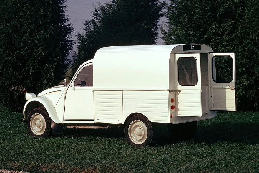 Классический Citroen 2 CV Fourgonnette