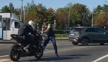  В Донецке мотоциклист сбил инспектора ДПС и скрылся