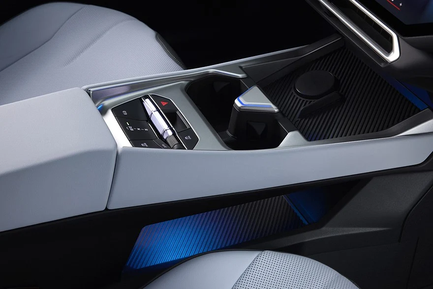 На фото: салон нового седана BMW i3