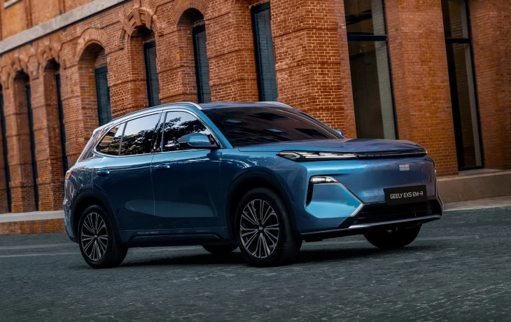 На российский рынок готовится выйти кроссовер Geely EX5 с новой техникой