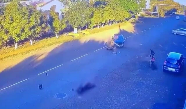  Момент ДТП на Кубани: женщина за рулем не уступила дорогу питбайку