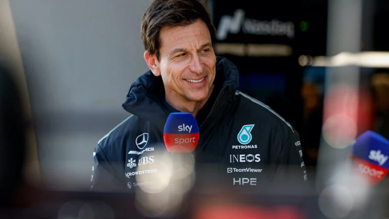 &laquo;Проблема в машине Red Bull, а не в регламенте&raquo;. Вольф ответил Ферстаппену