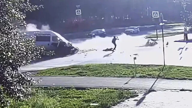  «Пешеходу чудом повезло»: катафалк и мотоцикл столкнулись на перекрестке в Салавате