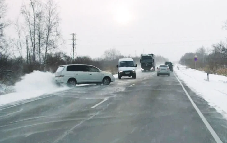  &laquo;Вынесло на встречную полосу&raquo;: женщина устроила ДТП на трассе Чита-Хабаровск