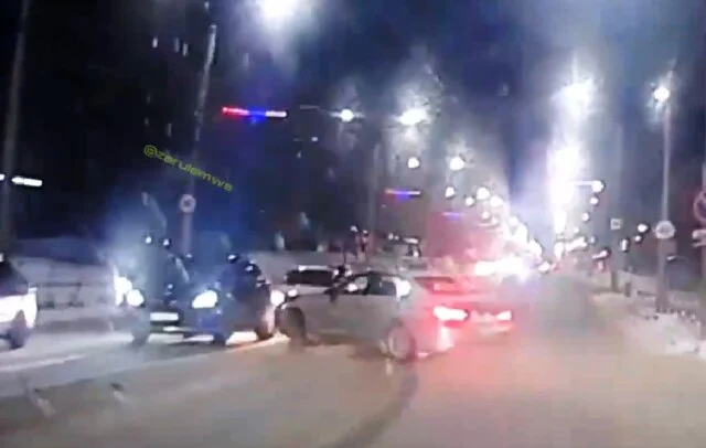  В Чебоксарах водитель автомобиля BMW решил подрифтовать и протаранил встречную «Гранту»