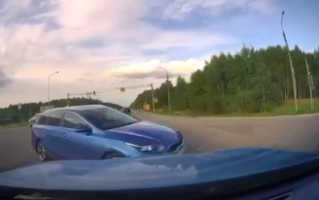  «Повернул не глядя»: два автомобиля столкнулись на трассе «Вятка» в Марий Эл