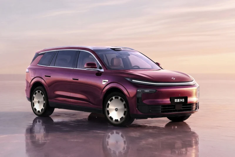 Кроссовер Yipai M8 от Dongfeng с электроникой Huawei: первый показ