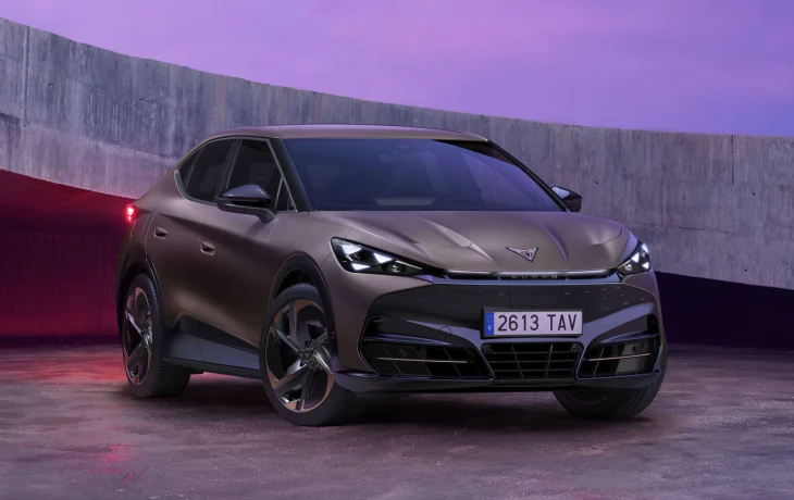 Кроссовер Cupra Tavascan получил новую стартовую версию и заметные изменения в салоне