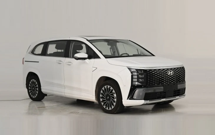 Минивэн Hyundai Custo получит новое &laquo;лицо&raquo; после рестайлинга