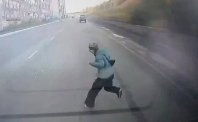  Трагедия на дороге: школьница оказалась в реанимации после наезда автомобиля в Норильске