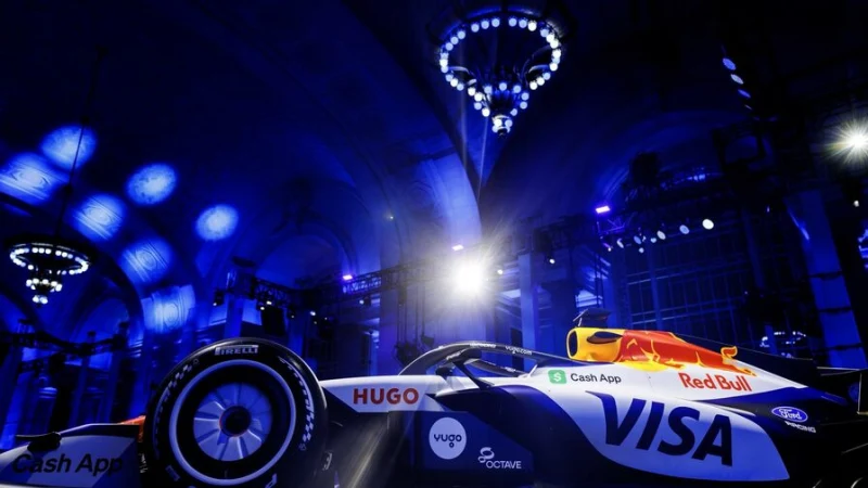 Младшая команда Red Bull в Формуле 1 поменяла раскраску машины. Фото