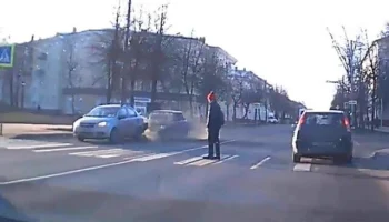  В Великом Новгороде водитель иномарки выезжал со второстепенной и столкнулся с &laquo;Ладой&raquo;