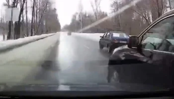  &laquo;Не посмотрел в зеркала и пошел на обгон&raquo;: три автомобиля столкнулись в Нижегородской области