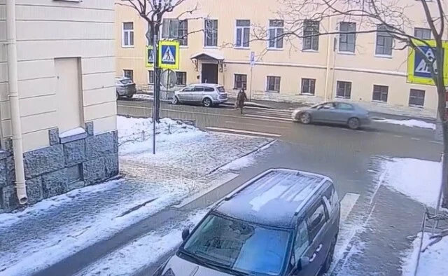  40-летняя женщина сбила пенсионерку на пешеходном переходе в Санкт-Петербурге