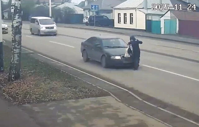  В Тамбове женщина перебегала дорогу и попала под колеса автомобиля