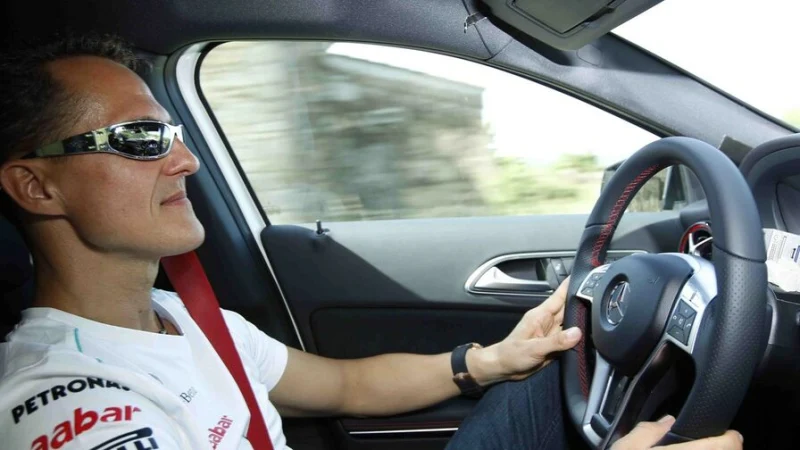 Хорошие новости о состоянии Шумахера: смотрит гонки, узнаёт родных и ездит на машине