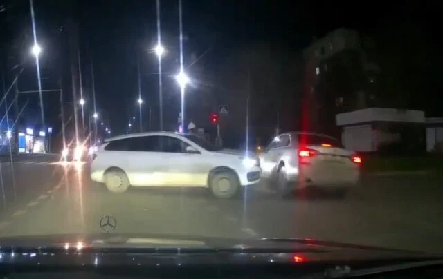  ДТП на Королева в Луганске: водитель при повороте налево не пропустил встречное авто