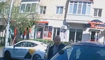  &laquo;Повернула налево со встречки и уперлась в меня&raquo;: конфликт в Красноярске