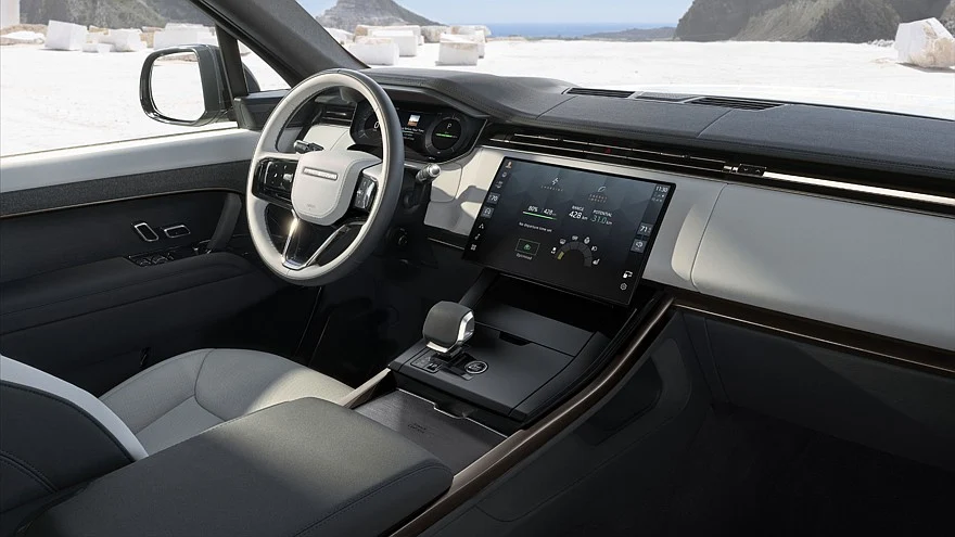На фото: салон Range Rover Sport Electric First Edition