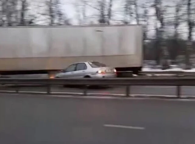  Очевидец снял на камеру мобильного телефона момент массового ДТП в Чувашии