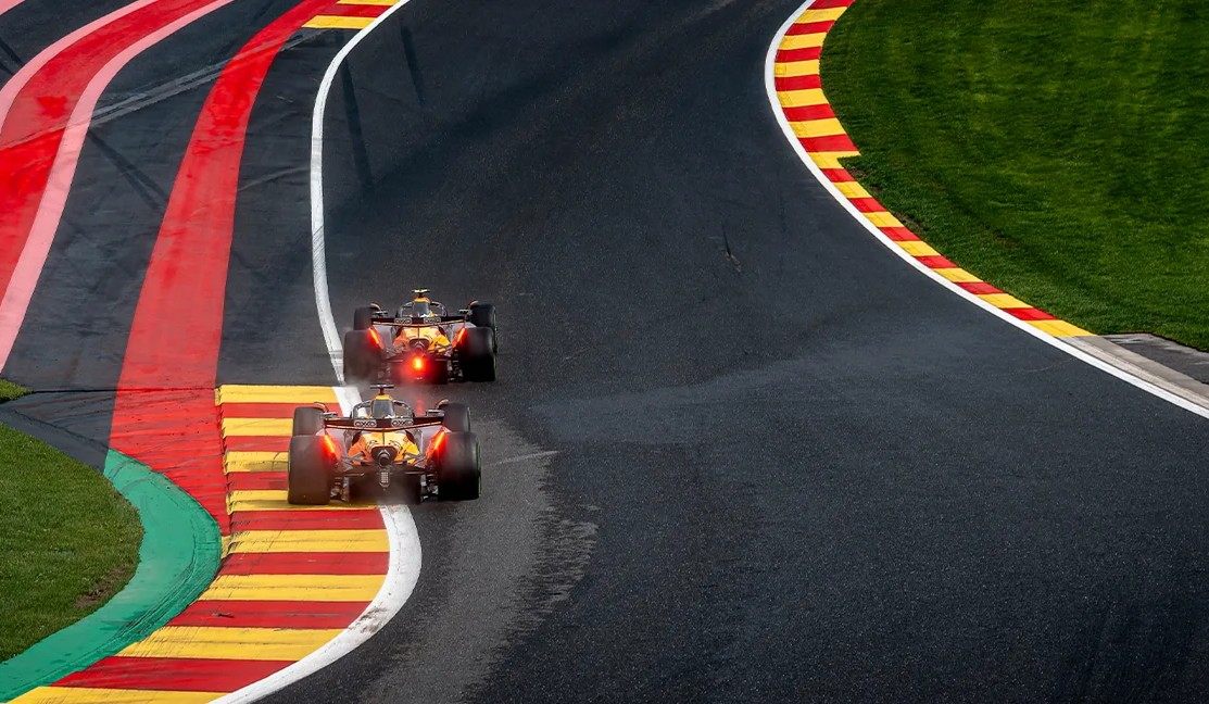 Прижимной силы на машинах Ф1 в 2026 году стало на 30% меньше, лобовое сопротивление снизилось на 50%. &copy; McLaren