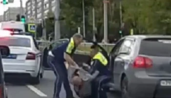  &laquo;Слабоумие и отвага&raquo;: в Чебоксарах задержали пьяного водителя, который на глазах у сотрудников Д