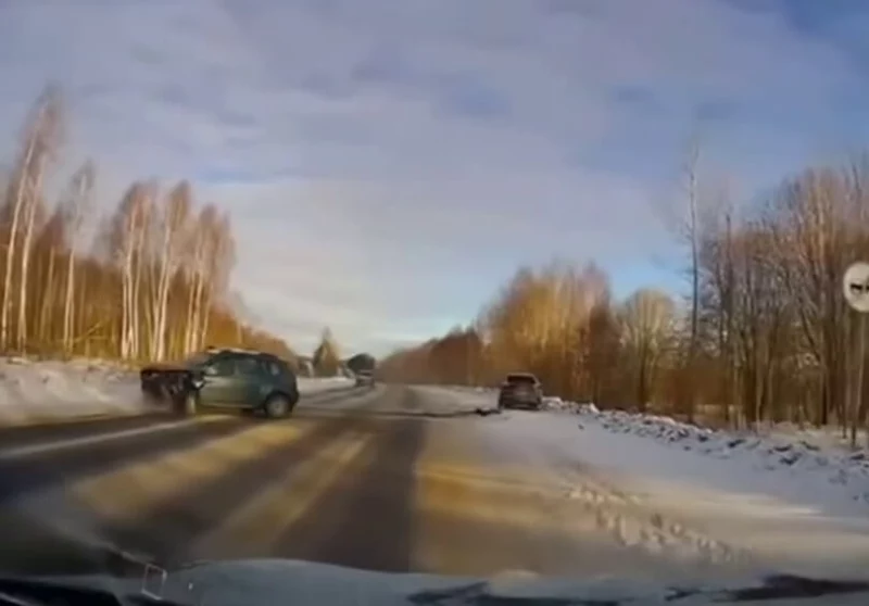  Момент массового ДТП в Тверской области: пострадали четверо