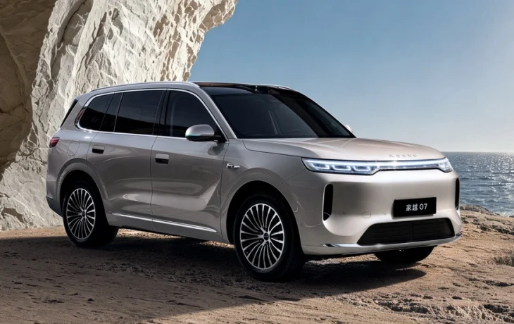 Roewe Jiayue 07: дизайн от бывшего стилиста BMW и VW, богатое оснащение, недорого