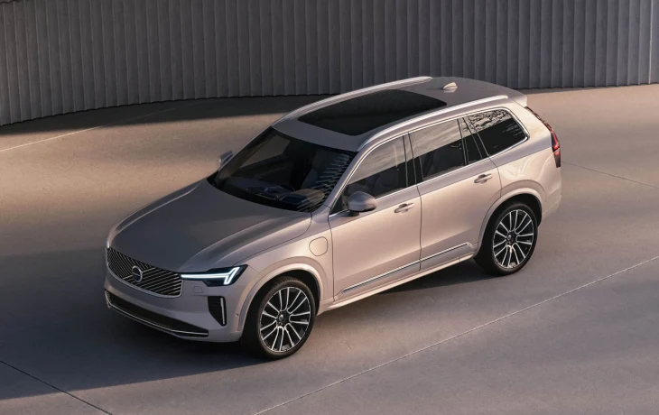 На рынок США готовятся выйти обновлённый Volvo XC90 и получивший американскую прописку EX90