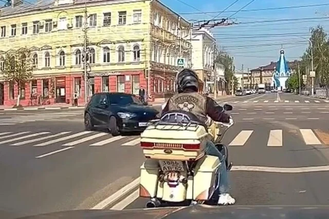  В Рязани девушка перепутала педали и сбила мотоциклиста