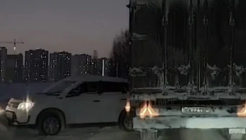  В Нижнем Новгороде легковой автомобиль занесло и выбросило под встречную фуру