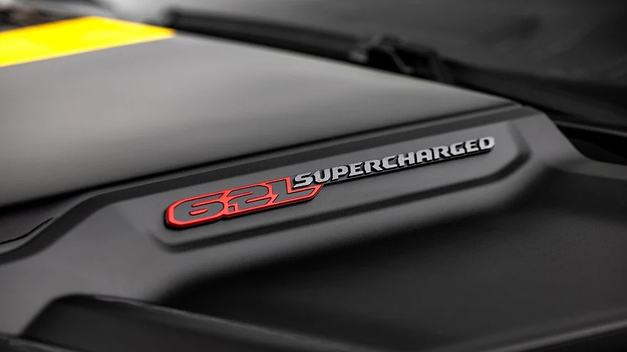 На фото: Ram 1500 Rumble Bee SRT