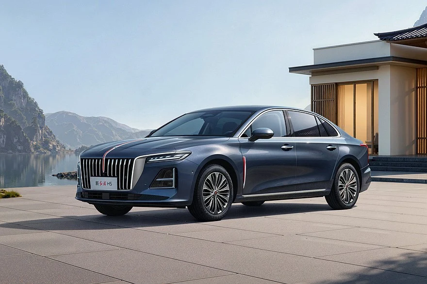 Обновленный седан Hongqi H5 для Китая