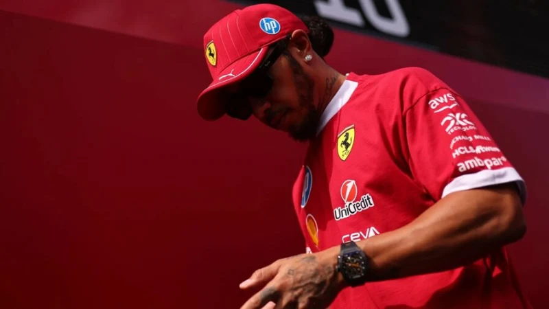 Льюис Хэмилтон отказался от участия в тестах из-за болезни Роско