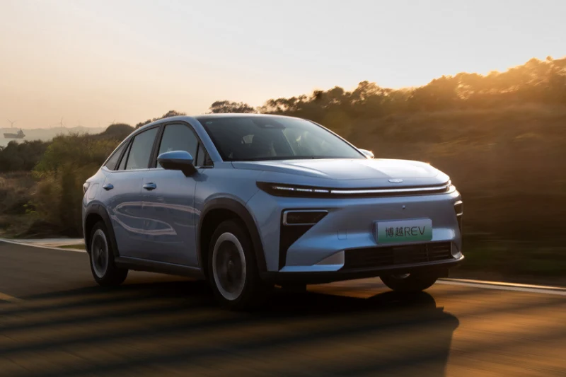 Купеобразный кроссовер Geely Atlas REV выходит на рынок