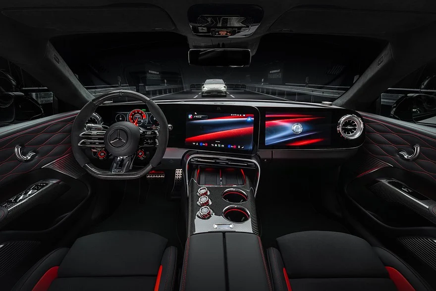 На фото: салон нового Mercedes-AMG GT 4-door Coupe