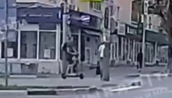 Куда так летел?! Самокатчик сбил женщину в Туле