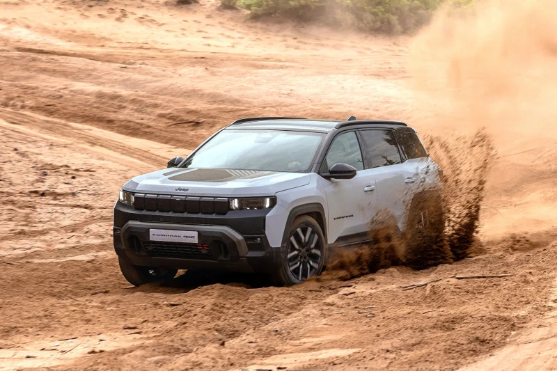 Jeep пытается всех убедить, что электрический Compass 4xe &mdash; настоящий внедорожник