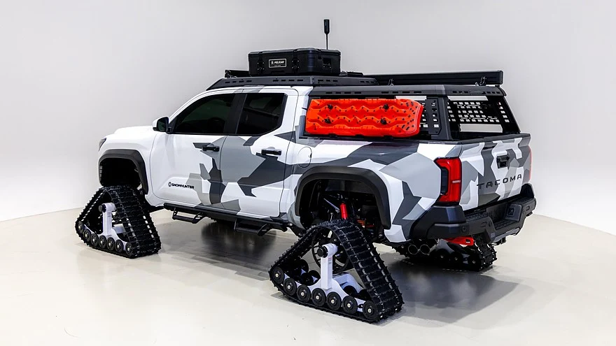 На фото: концепт Toyota Tacoma Snowhunter