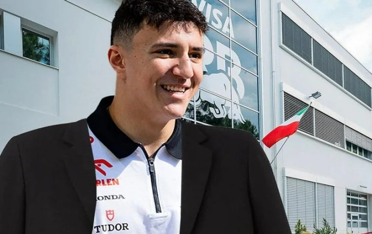 Команда Racing Bulls пошутила над Льюисом Хэмилтоном